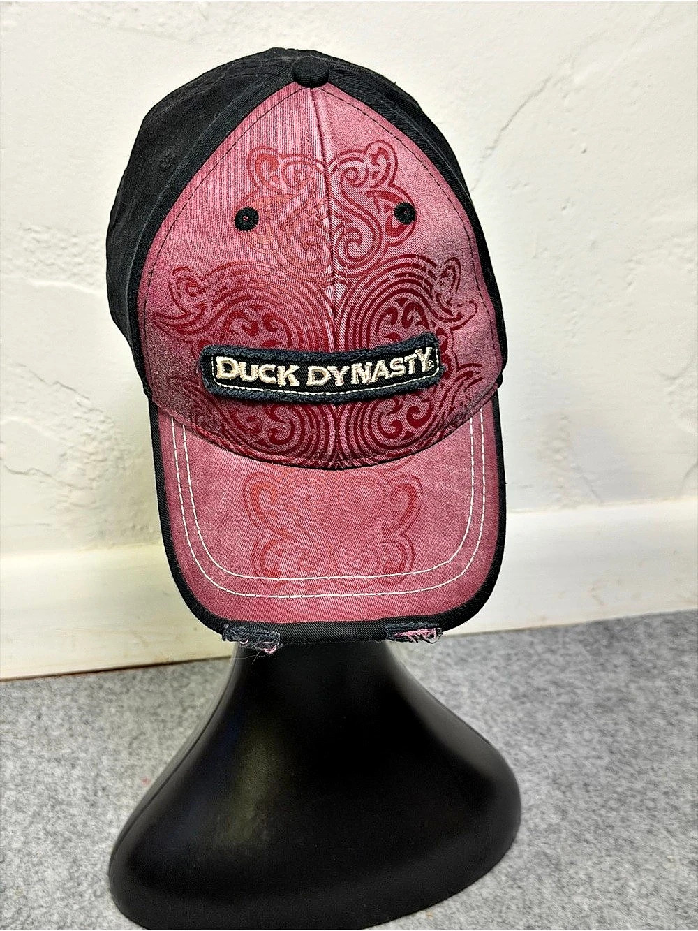 Distressed Duck Dynasty Paisley Trucker Hat in Maroon & Black - A&E TV Show